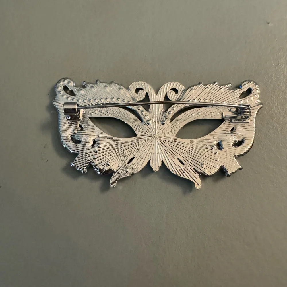 Masquerade Mask Iridescent Rhinestone Brooch, Lapel pin - Picture 4 of 4